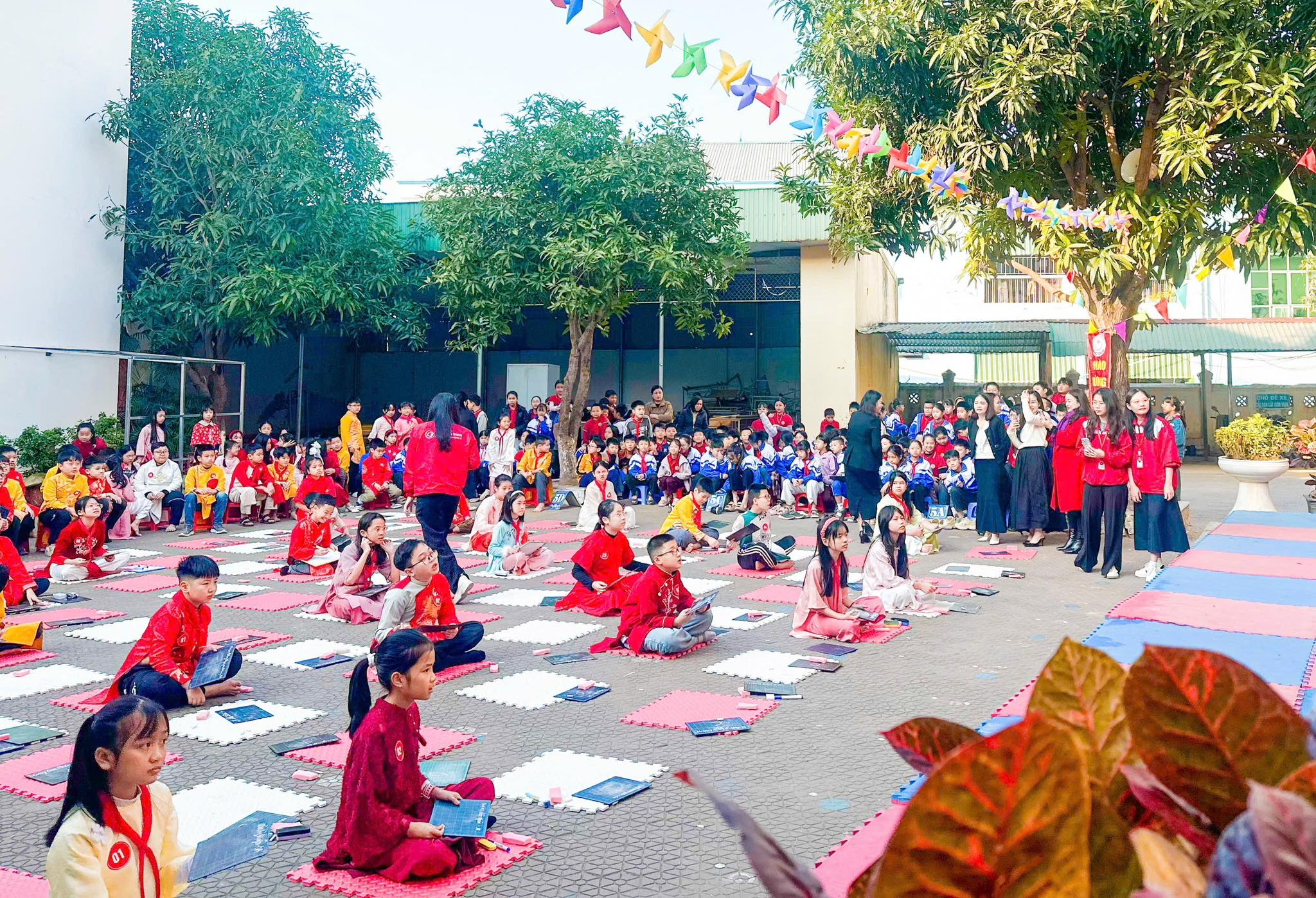 Sân chơi Golden Bell Challenge do Trường Tiểu học Hưng Bình phối hợp cùng Trung tâm Anh ngữ Asem Ivy tổ chức đã tìm thấy những chủ nhân xứng đáng cho những danh hiệu cao nhất!