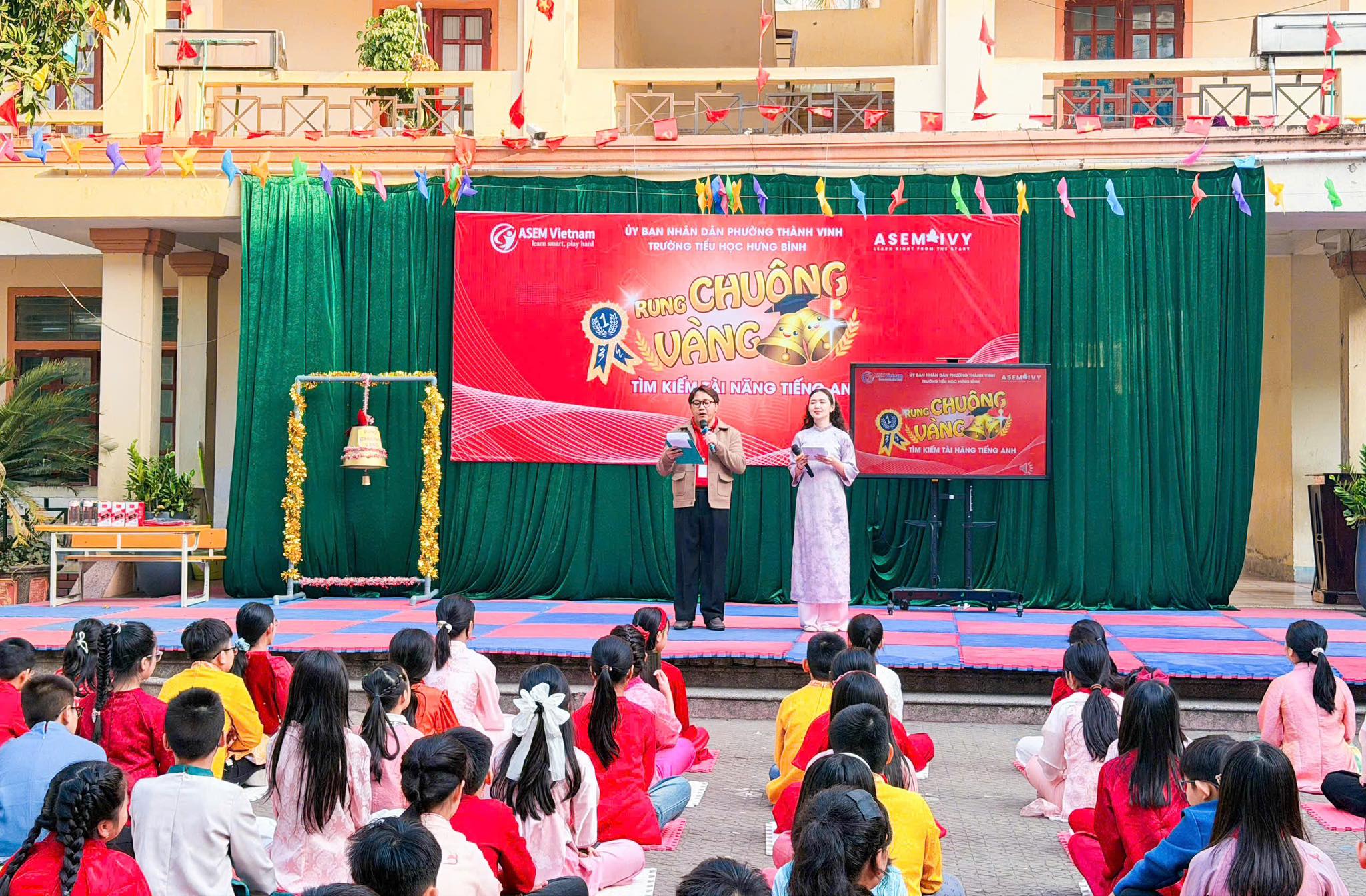 Sân chơi Golden Bell Challenge do Trường Tiểu học Hưng Bình phối hợp cùng Trung tâm Anh ngữ Asem Ivy tổ chức đã tìm thấy những chủ nhân xứng đáng cho những danh hiệu cao nhất!