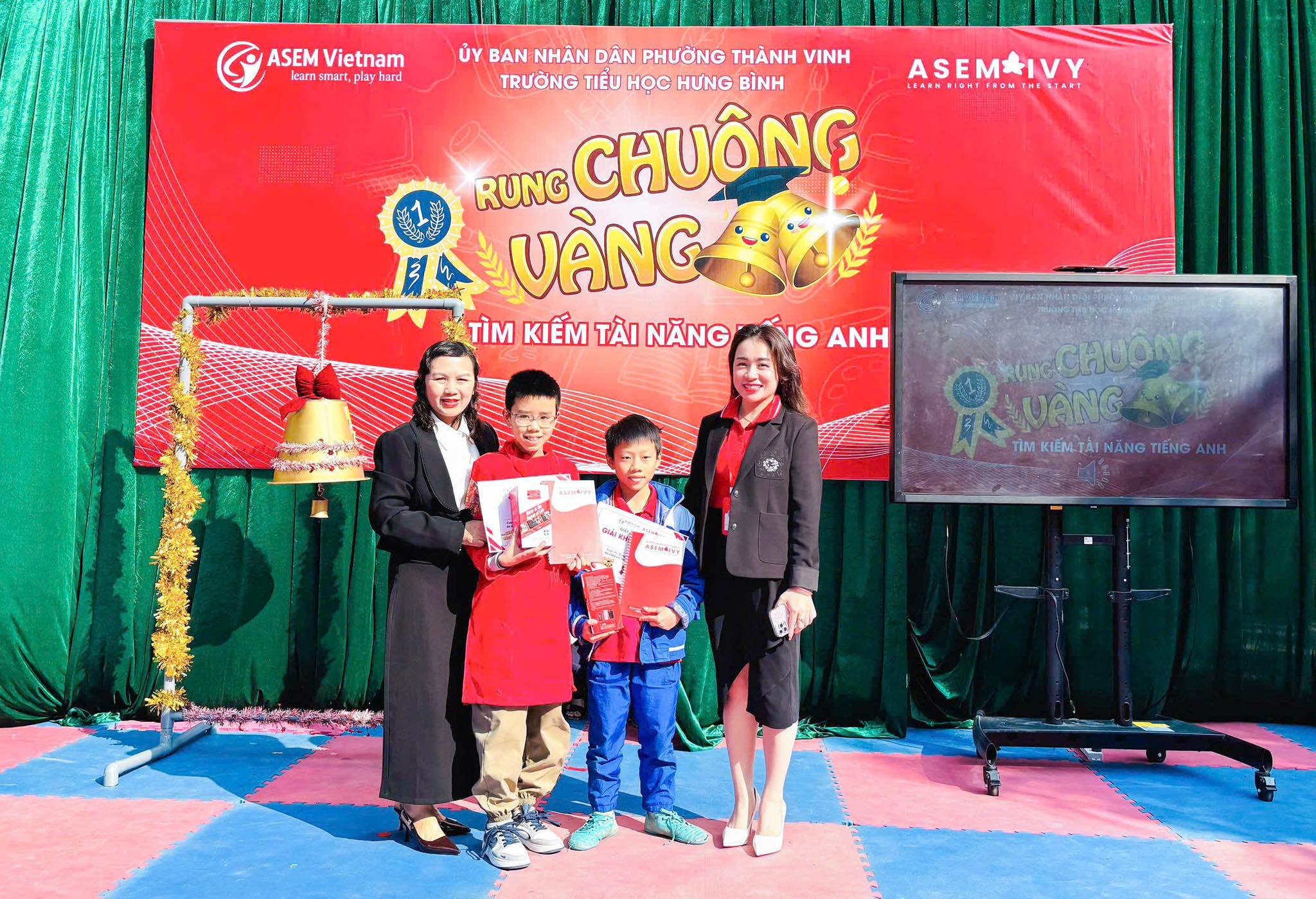 Sân chơi Golden Bell Challenge do Trường Tiểu học Hưng Bình phối hợp cùng Trung tâm Anh ngữ Asem Ivy tổ chức đã tìm thấy những chủ nhân xứng đáng cho những danh hiệu cao nhất!