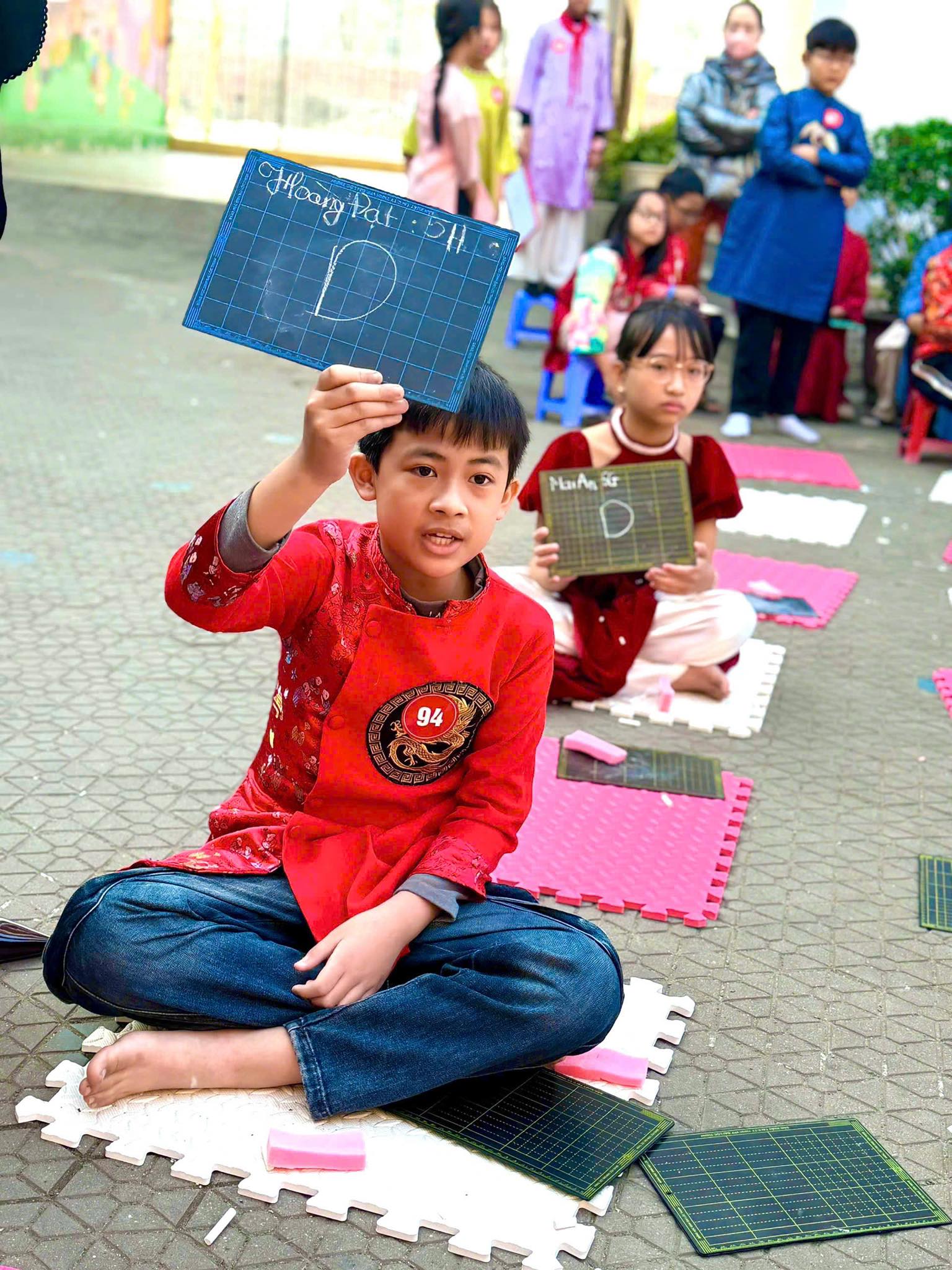 Sân chơi Golden Bell Challenge do Trường Tiểu học Hưng Bình phối hợp cùng Trung tâm Anh ngữ Asem Ivy tổ chức đã tìm thấy những chủ nhân xứng đáng cho những danh hiệu cao nhất!