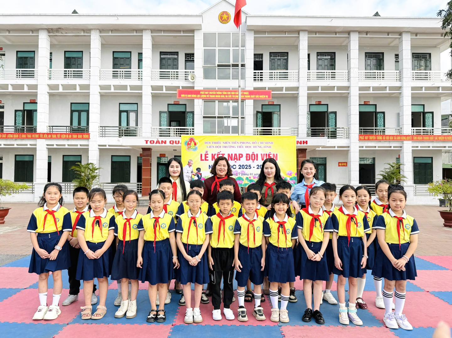 LỄ KẾT NẠP ĐỘI VIÊN LẦN 2 – NIỀM TỰ HÀO CỦA HỌC SINH LỚP 3 TRƯỜNG TIỂU HỌC HƯNG BÌNH