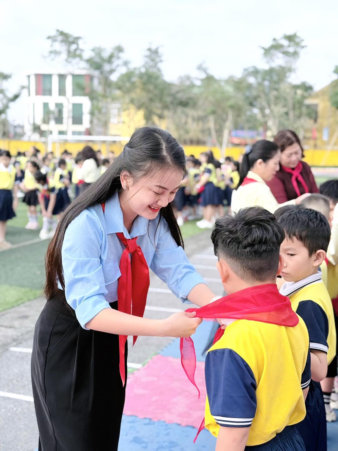 LỄ KẾT NẠP ĐỘI VIÊN LẦN 2 – NIỀM TỰ HÀO CỦA HỌC SINH LỚP 3 TRƯỜNG TIỂU HỌC HƯNG BÌNH