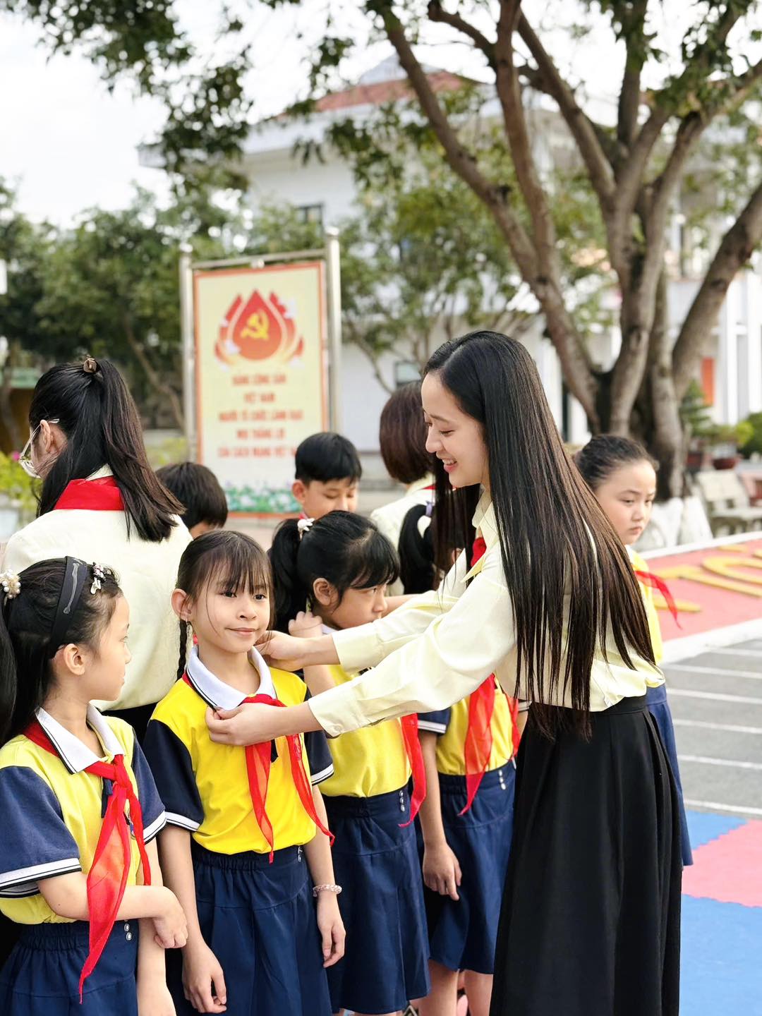 LỄ KẾT NẠP ĐỘI VIÊN LẦN 2 – NIỀM TỰ HÀO CỦA HỌC SINH LỚP 3 TRƯỜNG TIỂU HỌC HƯNG BÌNH