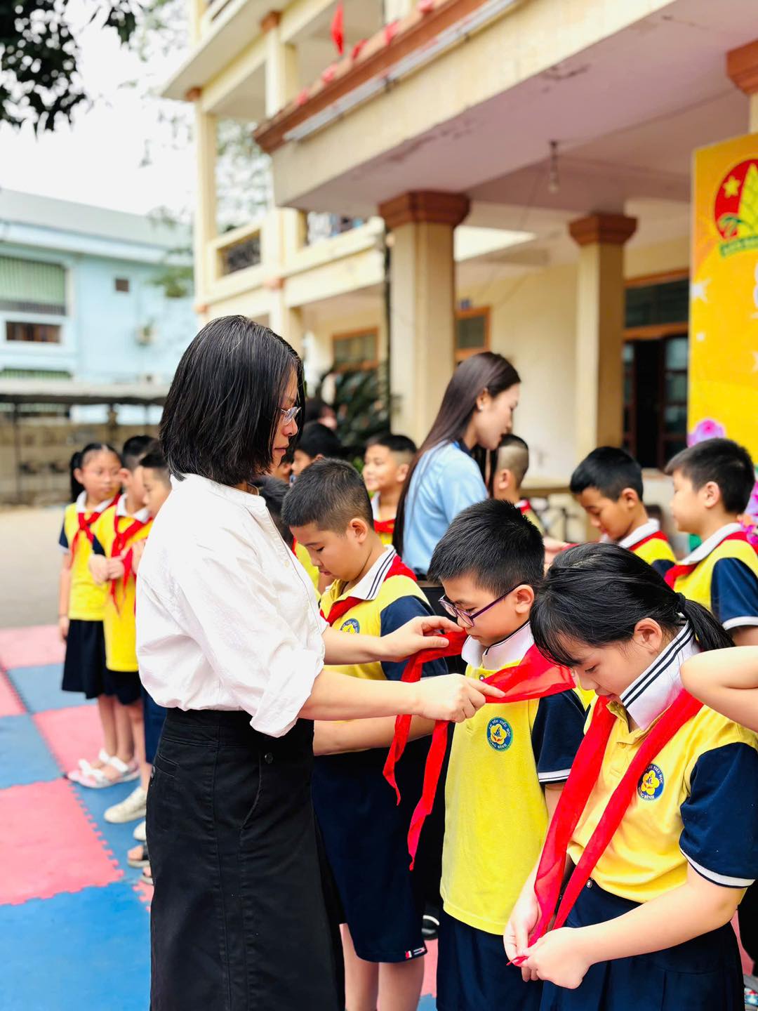 LỄ KẾT NẠP ĐỘI VIÊN LẦN 2 – NIỀM TỰ HÀO CỦA HỌC SINH LỚP 3 TRƯỜNG TIỂU HỌC HƯNG BÌNH