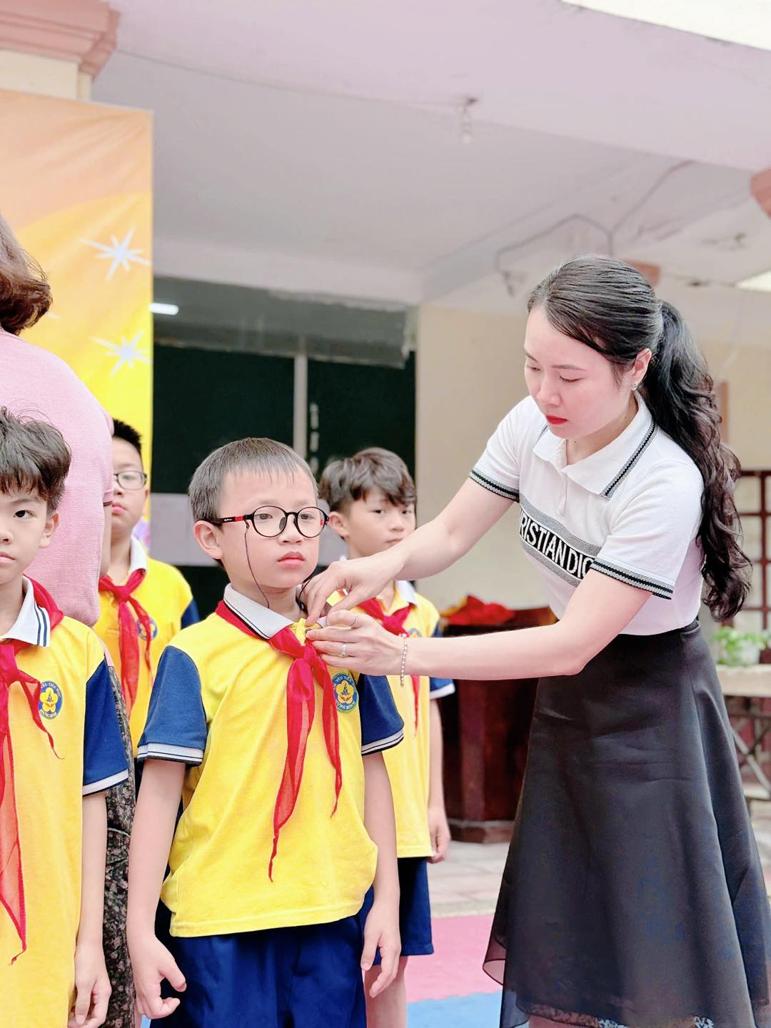 LỄ KẾT NẠP ĐỘI VIÊN LẦN 2 – NIỀM TỰ HÀO CỦA HỌC SINH LỚP 3 TRƯỜNG TIỂU HỌC HƯNG BÌNH