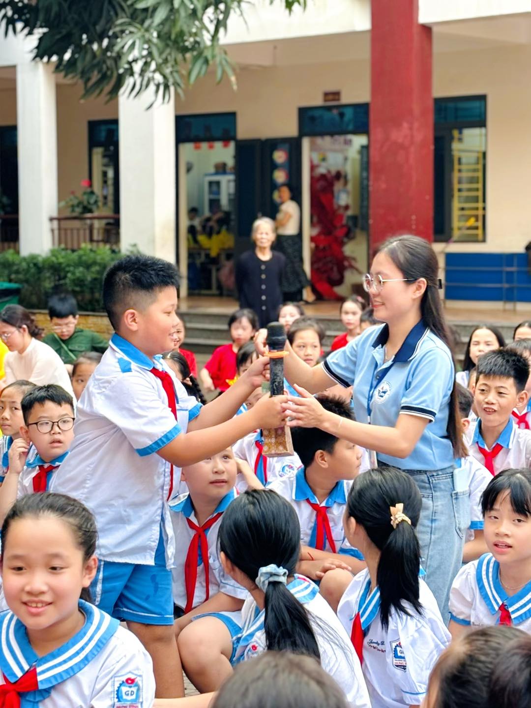 SÔI NỔI TIẾT SHDC CHÀO MỪNG THÁNG TƯ LỊCH SỬ