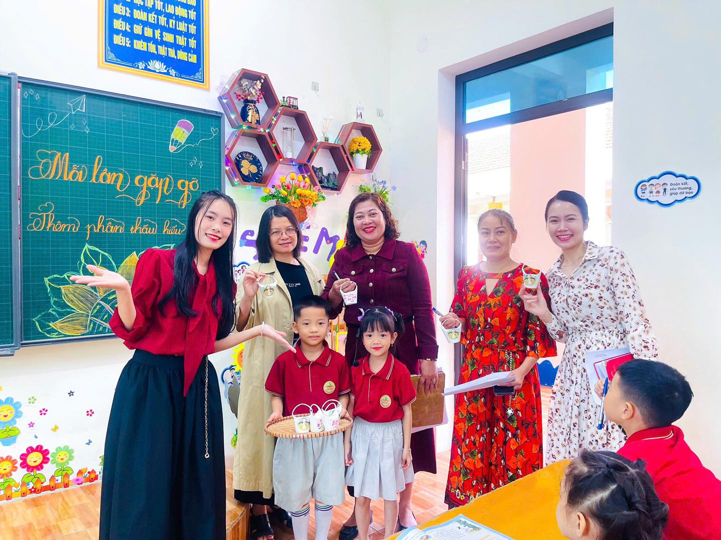 PHONG TRÀO “LỚP SẠCH – LỚP ĐẸP – LỚP THÂN THIỆN” CHÀO MỪNG NGÀY NHÀ GIÁO VIỆT NAM 20/11