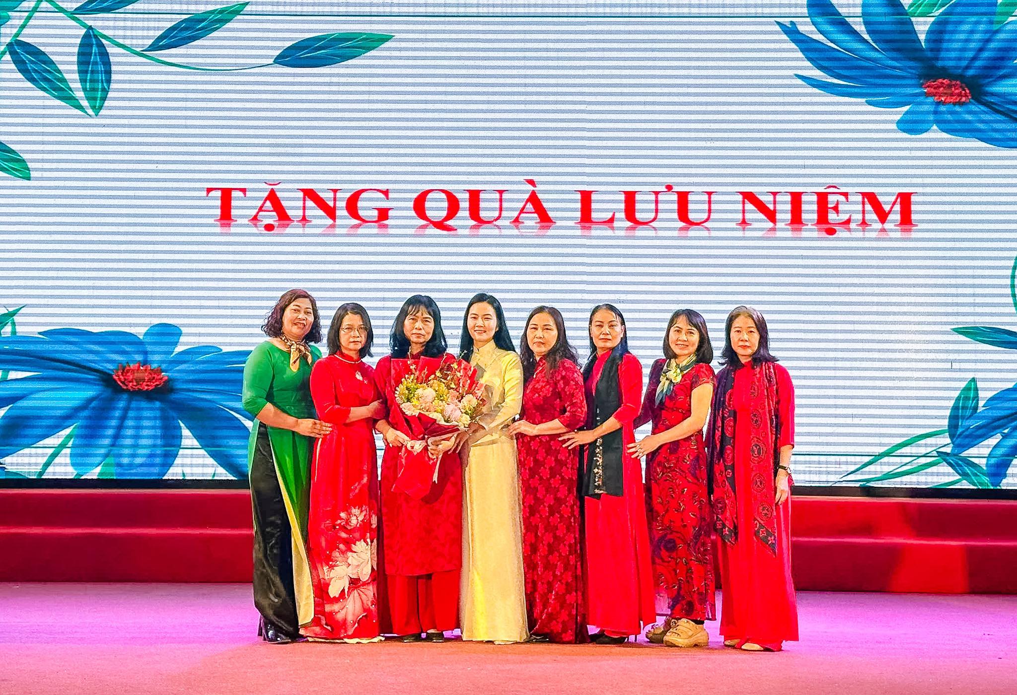 TOẠ ĐÀM NGÀY NHÀ GIÁO VIỆT NAM 20/11 – TRƯỜNG TIỂU HỌC HƯNG BÌNH