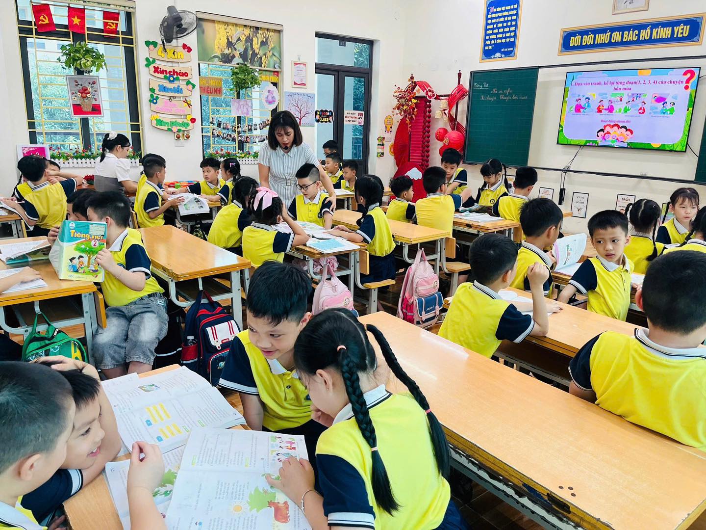 TIẾT Tiếng Việt: Nói và nghe – Kể chuyện: Chuyện bốn mùa Sáng hôm nay, lớp 2C đã có một tiết học thật đặc biệt, tràn đầy niềm vui cùng cô giáo Phạm Khánh Linh