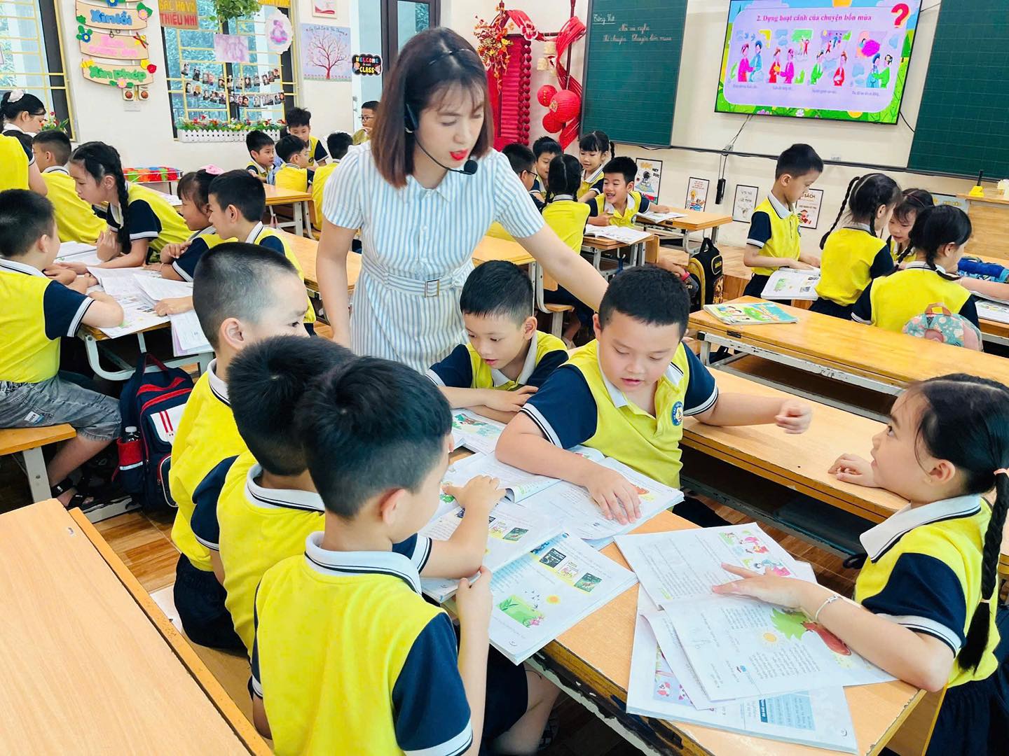 TIẾT Tiếng Việt: Nói và nghe – Kể chuyện: Chuyện bốn mùa Sáng hôm nay, lớp 2C đã có một tiết học thật đặc biệt, tràn đầy niềm vui cùng cô giáo Phạm Khánh Linh