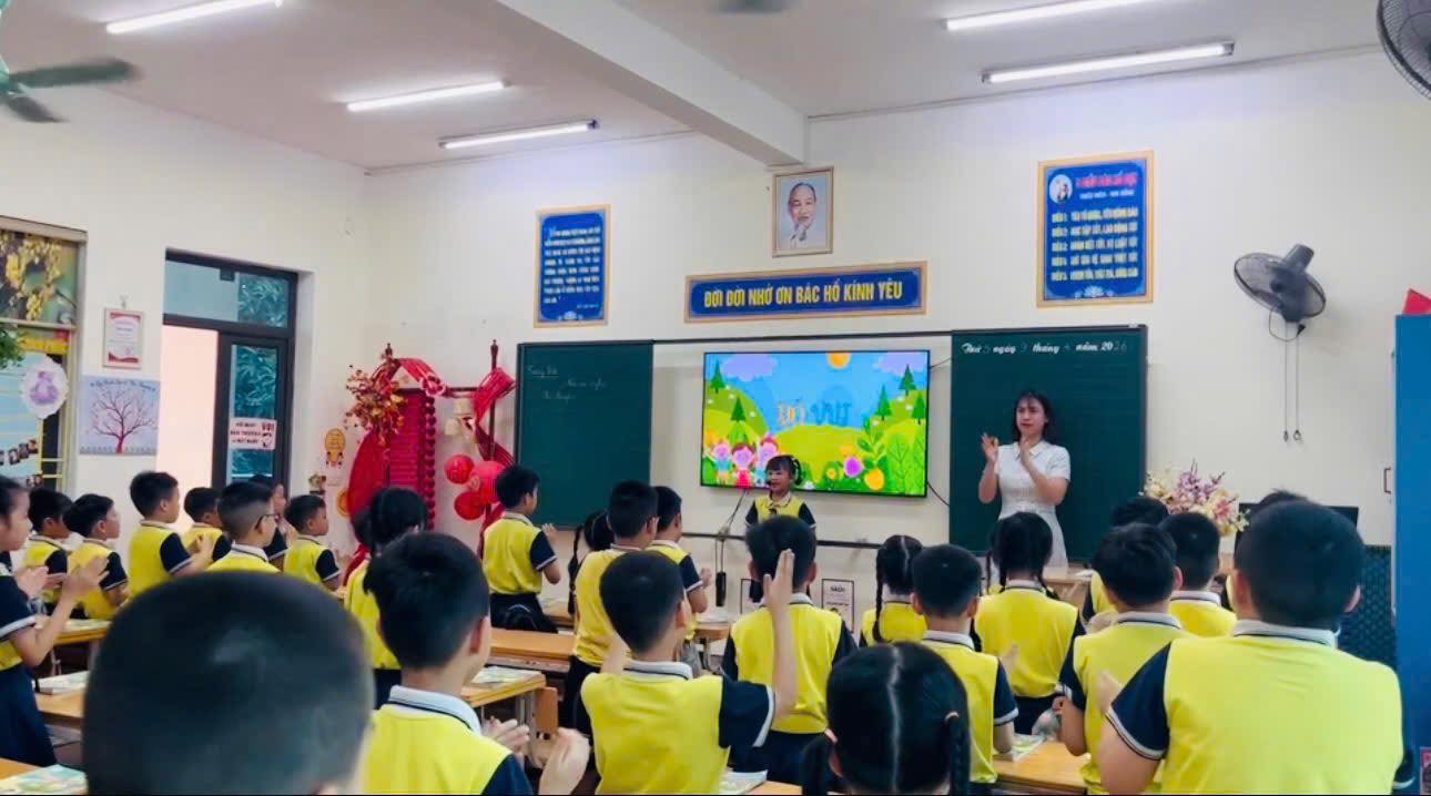 TIẾT Tiếng Việt: Nói và nghe – Kể chuyện: Chuyện bốn mùa Sáng hôm nay, lớp 2C đã có một tiết học thật đặc biệt, tràn đầy niềm vui cùng cô giáo Phạm Khánh Linh