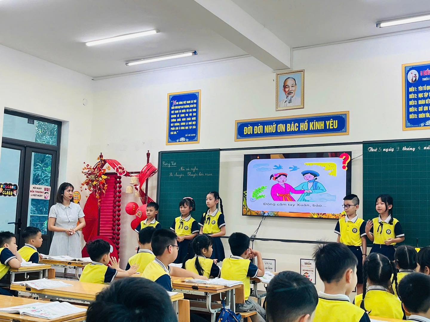 TIẾT Tiếng Việt: Nói và nghe – Kể chuyện: Chuyện bốn mùa Sáng hôm nay, lớp 2C đã có một tiết học thật đặc biệt, tràn đầy niềm vui cùng cô giáo Phạm Khánh Linh